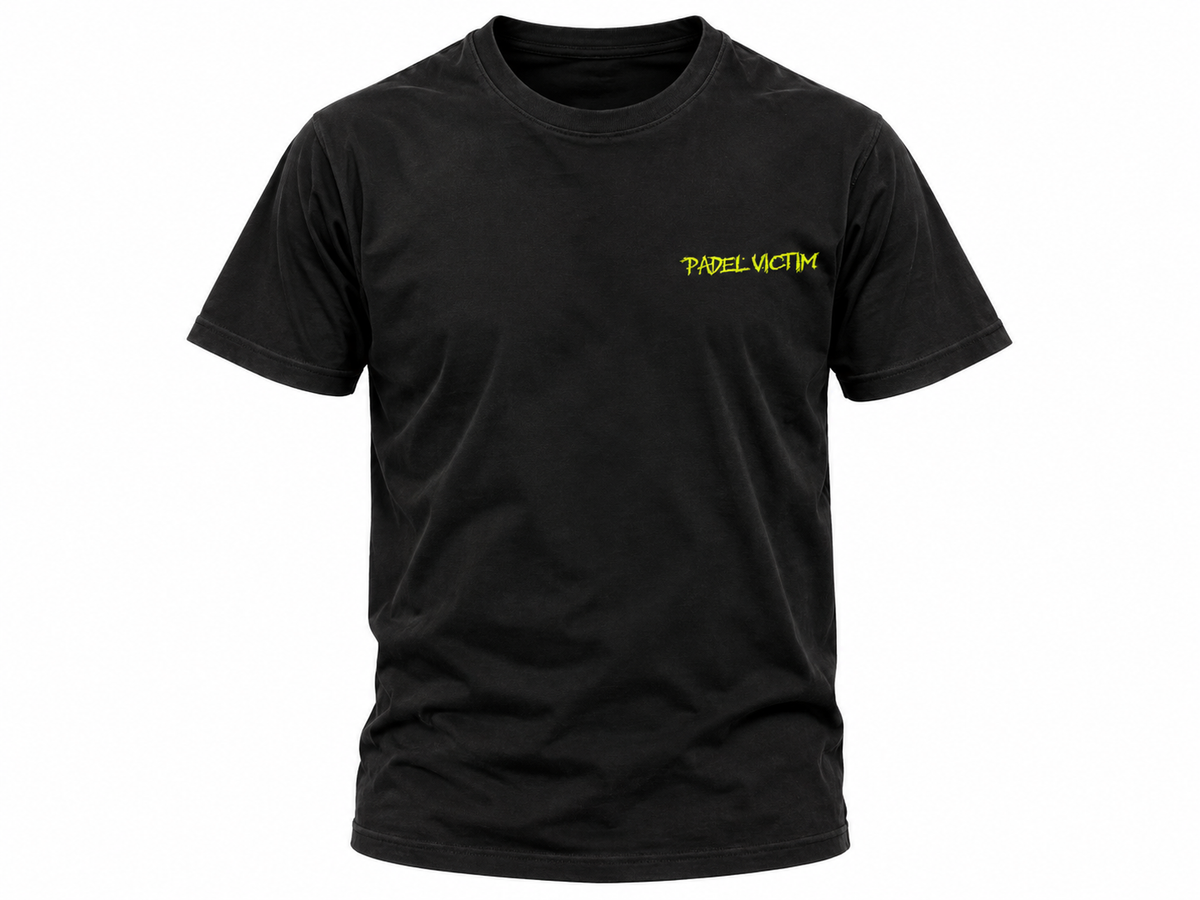T-shirt Play or Die noir, vue de face avec petit logo Padel Victim sur la poitrine.